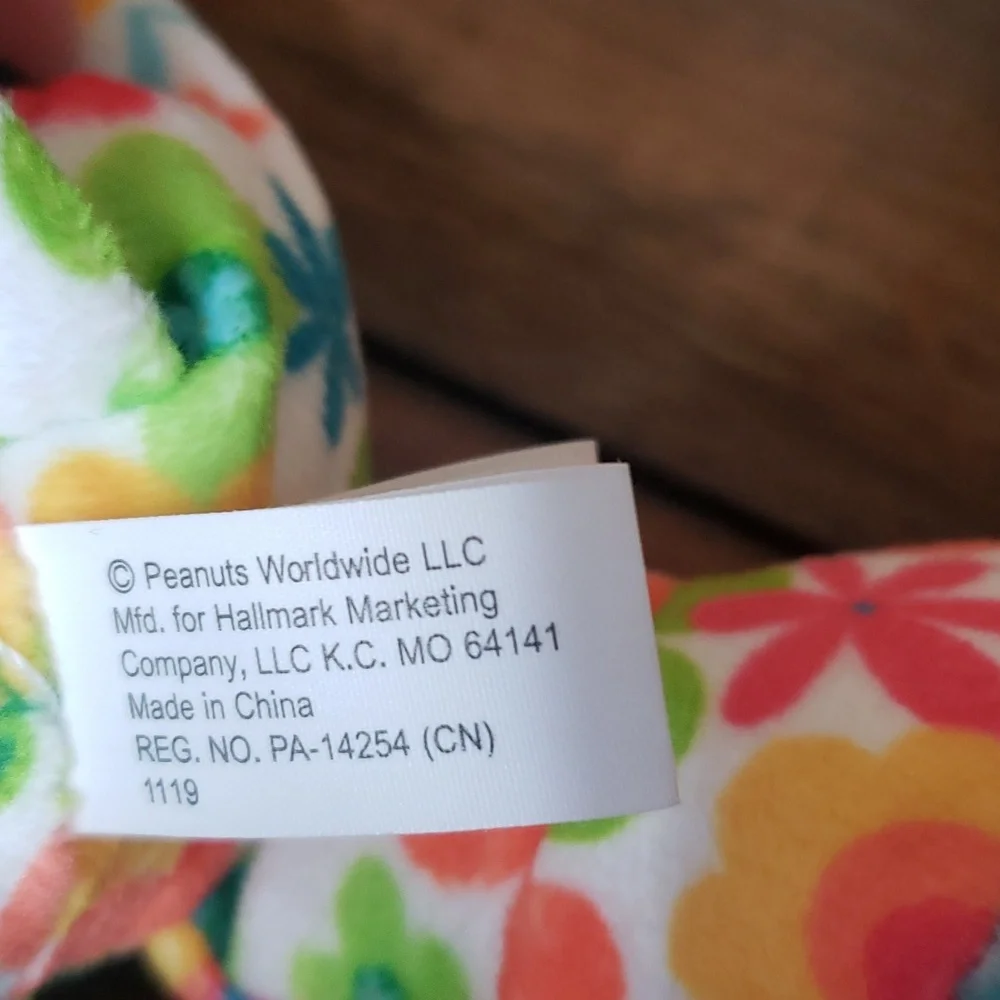 Hallmark nwt peanuts